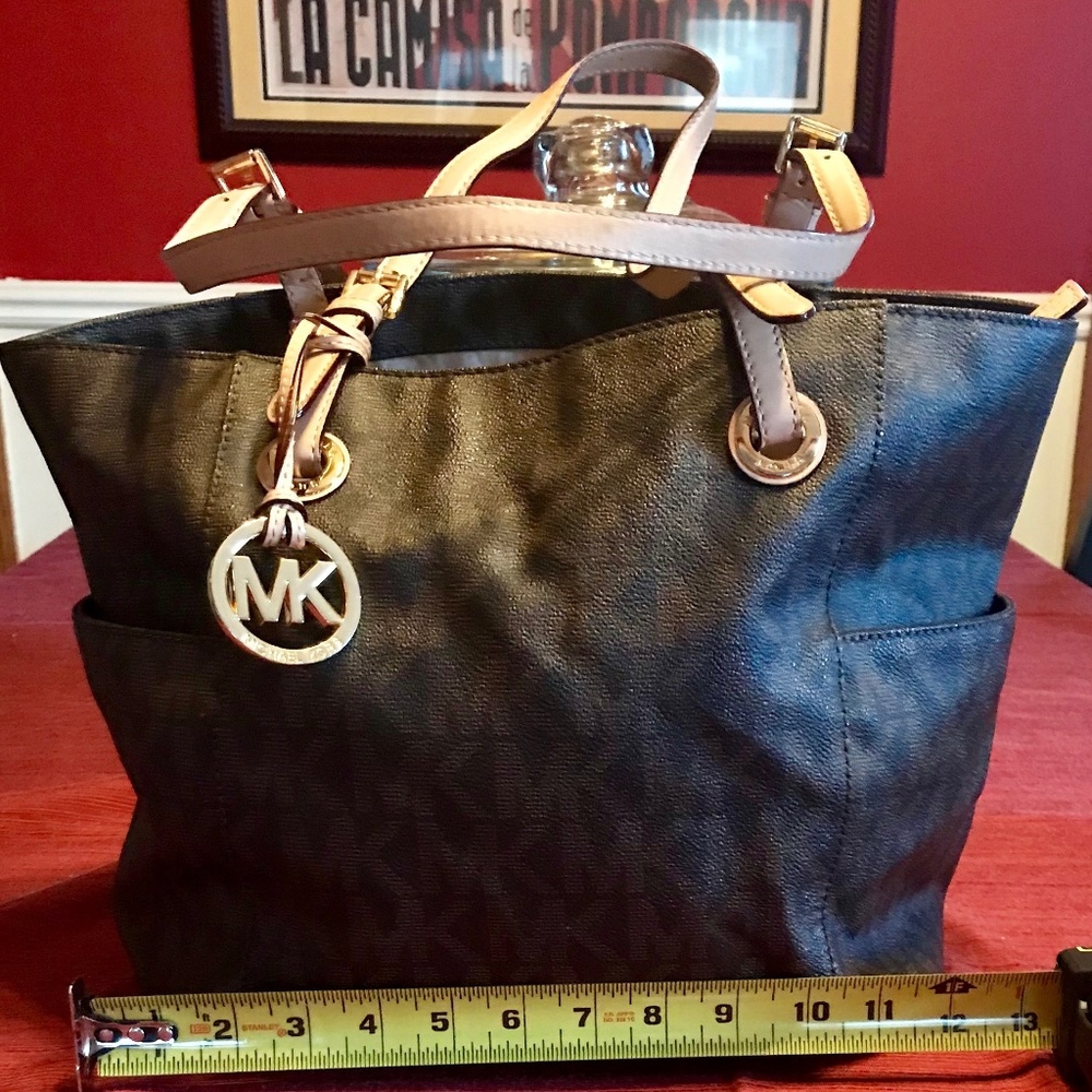 Michael Kors Jet Set Signature Tote - Large